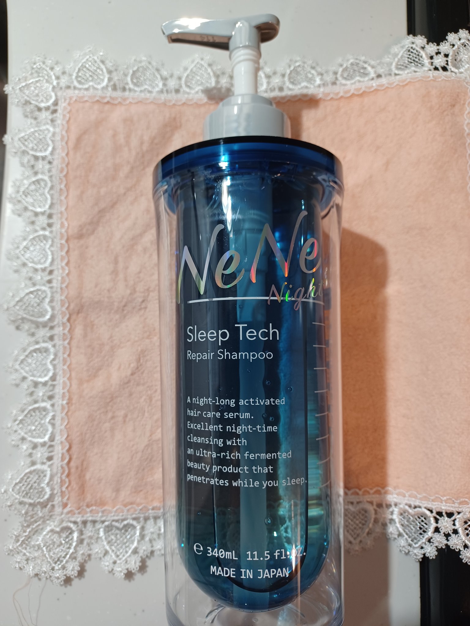 NeNe Night　スリープテック リペア シャンプー／ヘアトリートメント。
パッケージがお洒落で気分が上がります。
インテリアとしても、可愛い！
夜の摩擦ダメージと睡眠の質に着目した「スリープテック美容」ヘアケア。
私は朝寝癖があるので