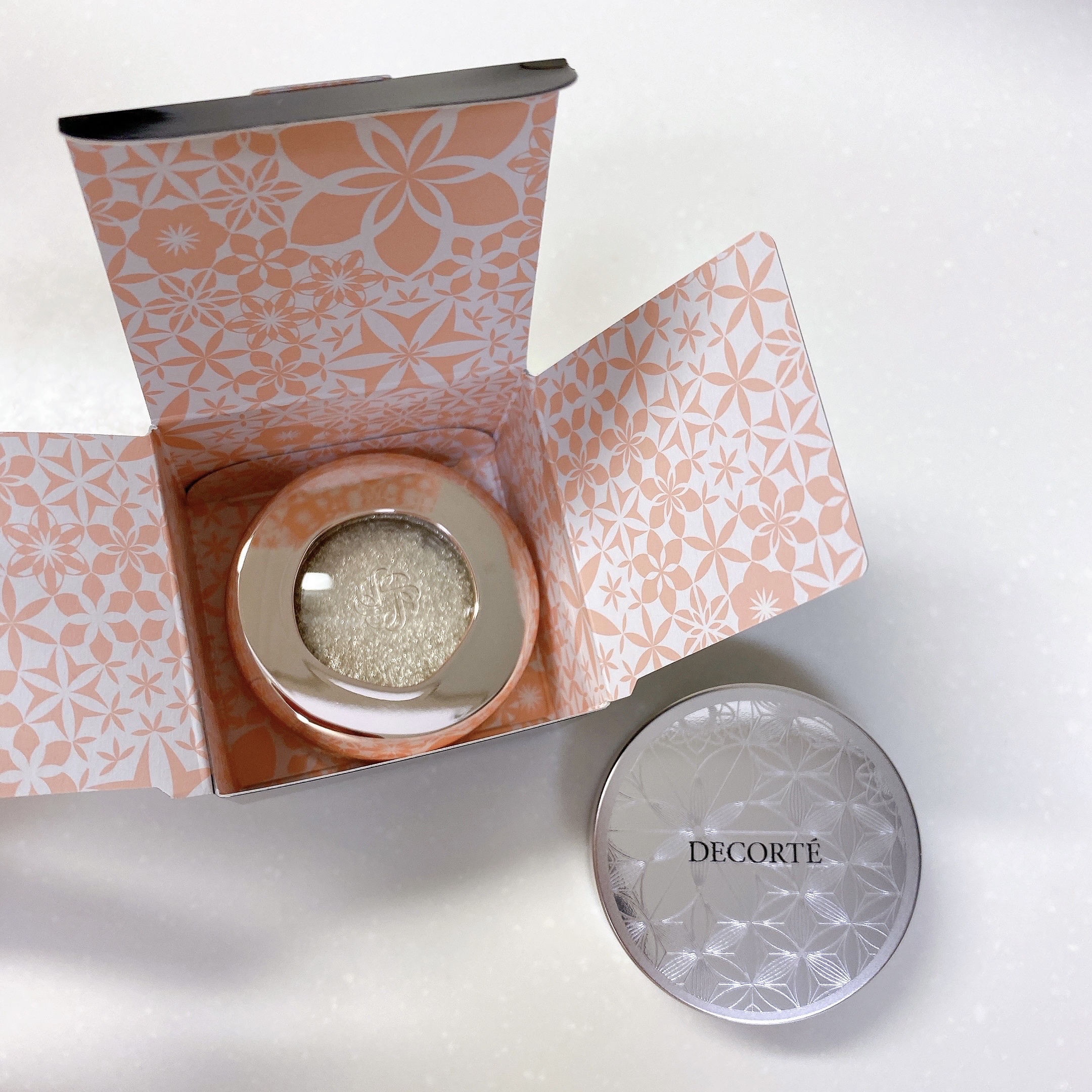 ダズリング ジェム 01 moon dew/DECORTÉ/単色アイシャドウを使ったクチコミ（2枚目）