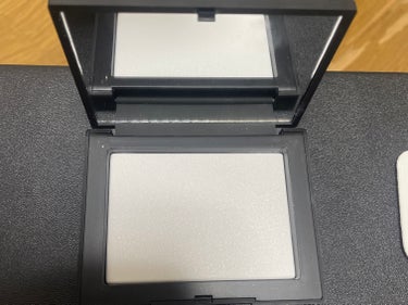 ライトリフレクティングセッティングパウダー　プレスト　N 5894/NARS/プレストパウダーを使ったクチコミ（3枚目）