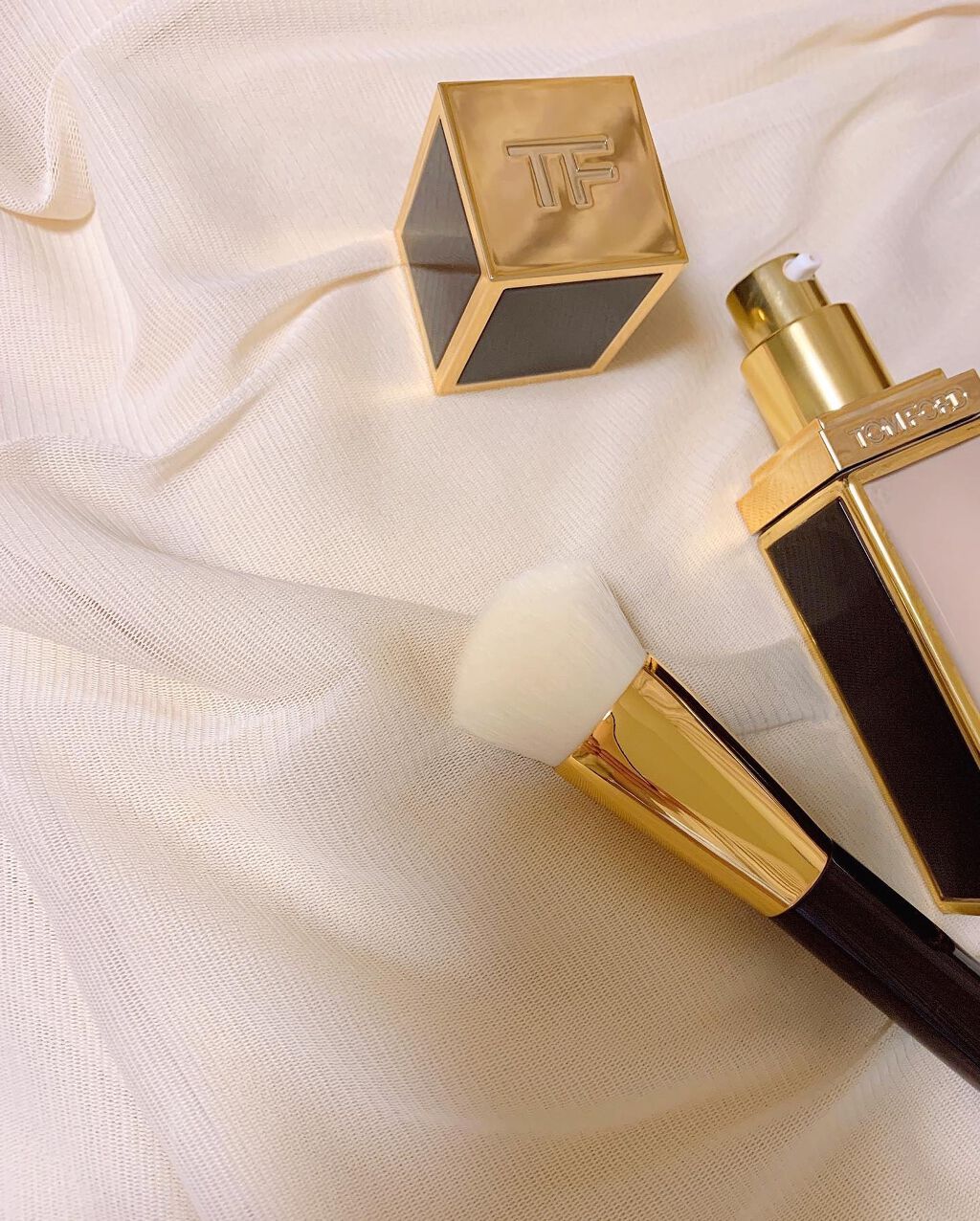 トムフォード シェイド アンドイルミネイト ソフトラディアンス ファンデーション シェイド アンド イルミネイト ソフト ラディアンス