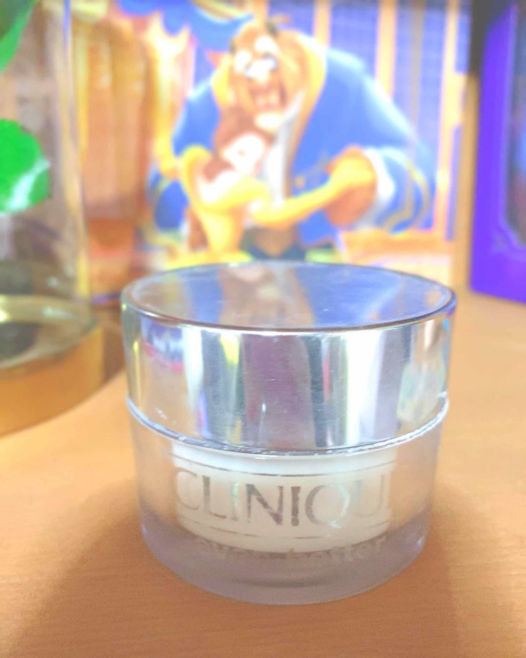 CLINIQUE ダーマ ホワイトニング ルース パウダーNのクチコミ「皮脂をカバーしてくれるフェイスパウダー🥰

粉が細かく、ハケで使用するので粉が飛び散ってしまう.....」（1枚目）