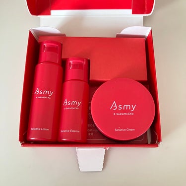 こんにちは！
日本化粧品検定1級のりほです。

＼新発売！敏感肌✖︎エイジングケアブランド／

草花木果から敏感肌さん向けの、エイジングケアブランドが新たに誕生しました。

「Asmy」(アズミー)

