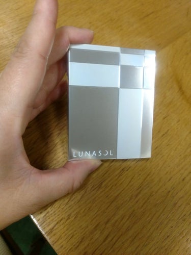 コントラスティングカラーアイズ/LUNASOL/パウダーアイシャドウを使ったクチコミ（3枚目）