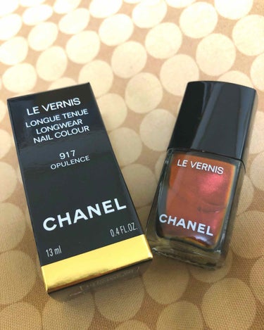 CHANEL ヴェルニ ロング トゥニュ 917
オピュロンス ネイルエナメル
3200円

玉虫色？
銅みたいな、閃光っぽいカラー。

CHANELデビューはネイルから。
チキンすぎてお肌系は挑戦でき