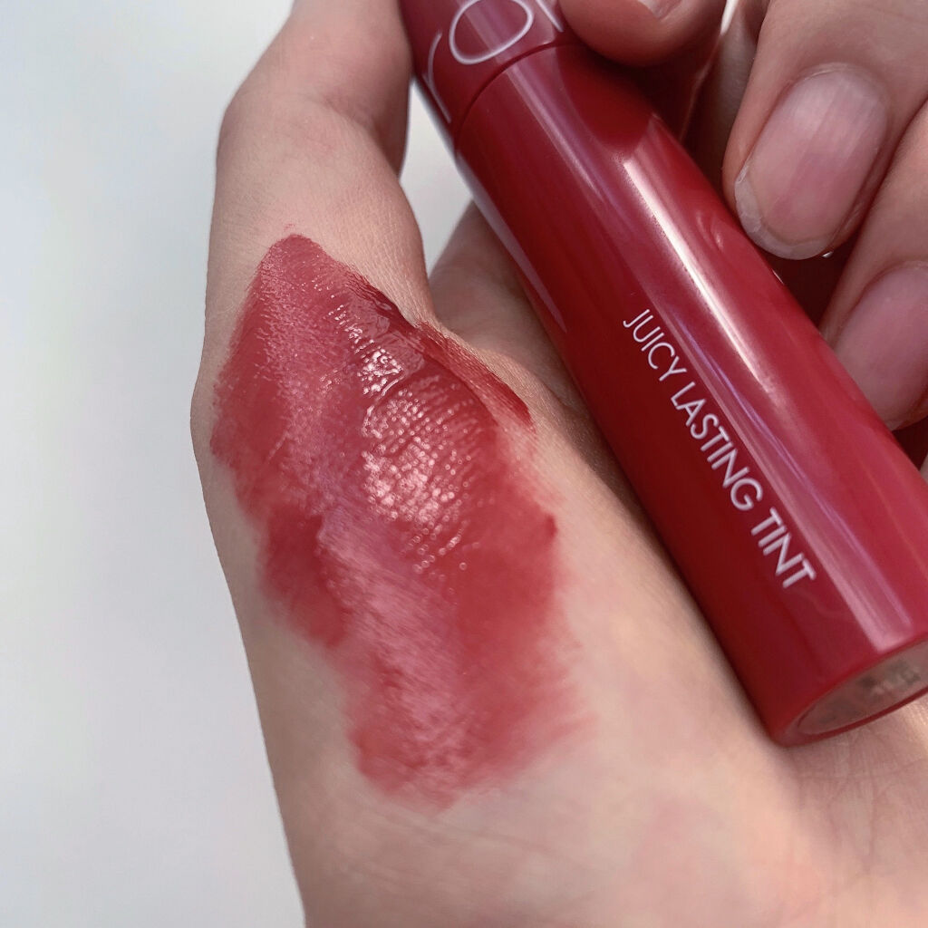 ジューシーラスティングティント/rom&nd/リップティントを使ったクチコミ（2枚目）