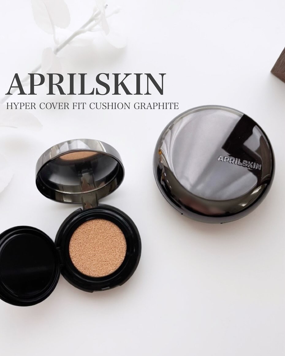 .
.
⁡
⁡
⁡
APRILSKIN ハイパーカバーフィットクッション
SPF50+・PA+++
 
〇グラファイト 21Nバニラ
 
⁡
[特徴]
超微細パウダーが肌にピタッと密着し、素肌のように軽い仕上がり。
APRILSKIN自慢の