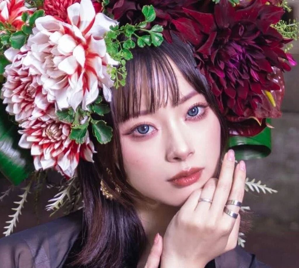 mana akashi on LIPS 「フラワーアイズのジャスミングレー派手なメイクに相性が良かった🤍..」(3枚目)