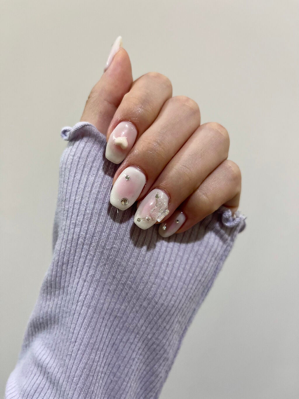 🤍𝐊𝐚𝐧𝐧𝐚🤍 on LIPS 「💅Newdesign💅今話題のチークネイルに挑戦してみました💓..」(3枚目)