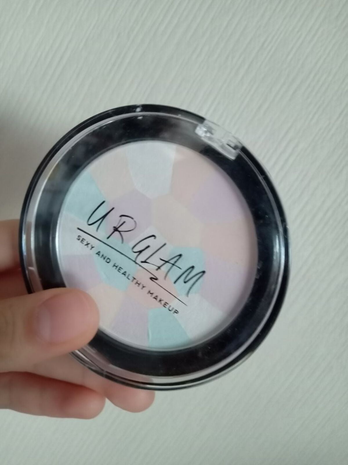 ミー on LIPS 「私はブラシより、パフのほうが好きなんですけど、みんなはどうです..」(1枚目)