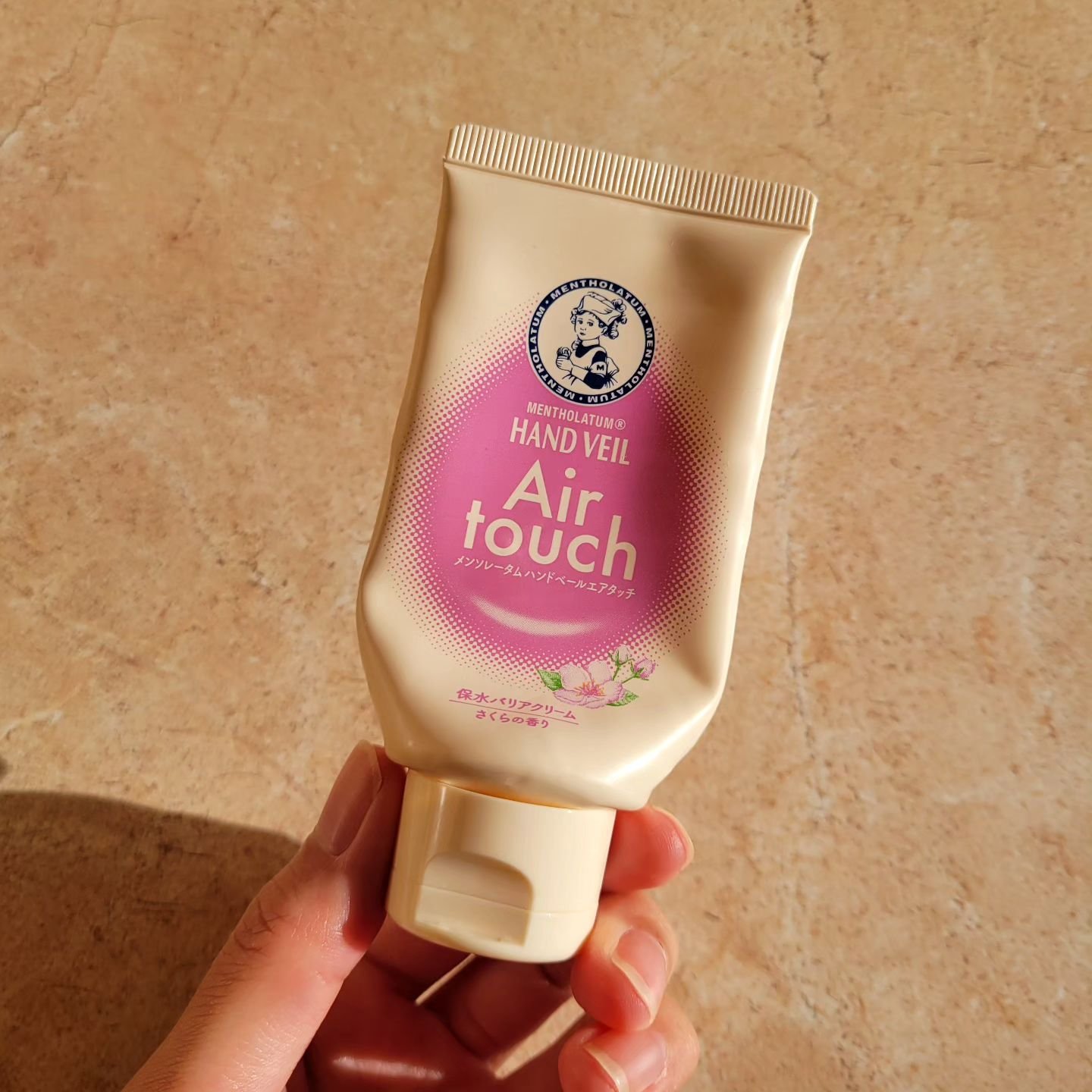 ハンドベールエアタッチ レモンフラワーの香り/メンソレータム/ハンドクリームを使ったクチコミ（1枚目）