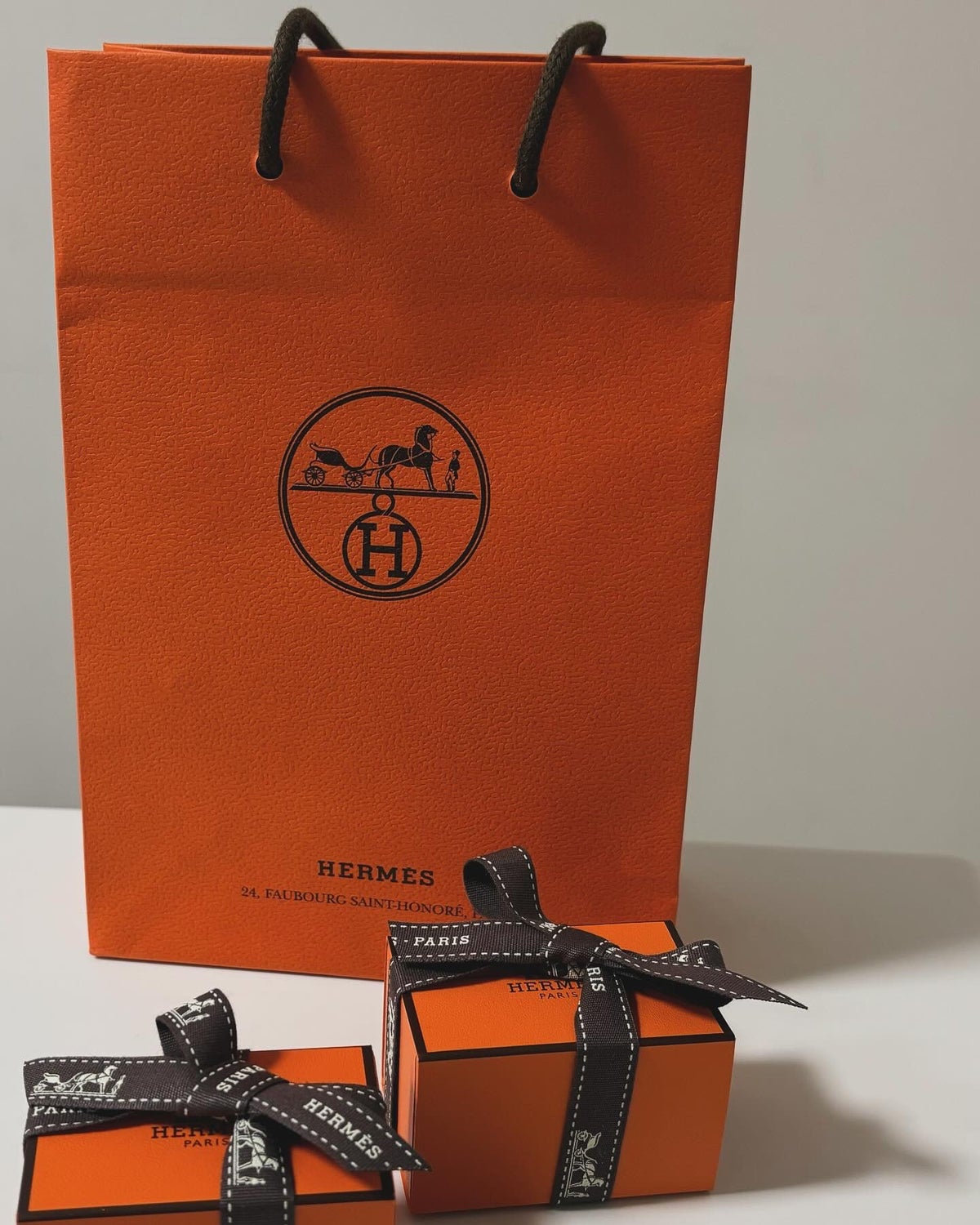 エルメスHERMES プレゼント箱、リボン、紙袋 舞い エルメスHERMES プレゼント箱、リボン、紙袋 舞い