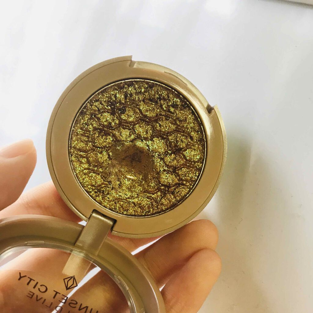 SUNSET CITY/HOLDLIVE/単色アイシャドウを使ったクチコミ（3枚目）