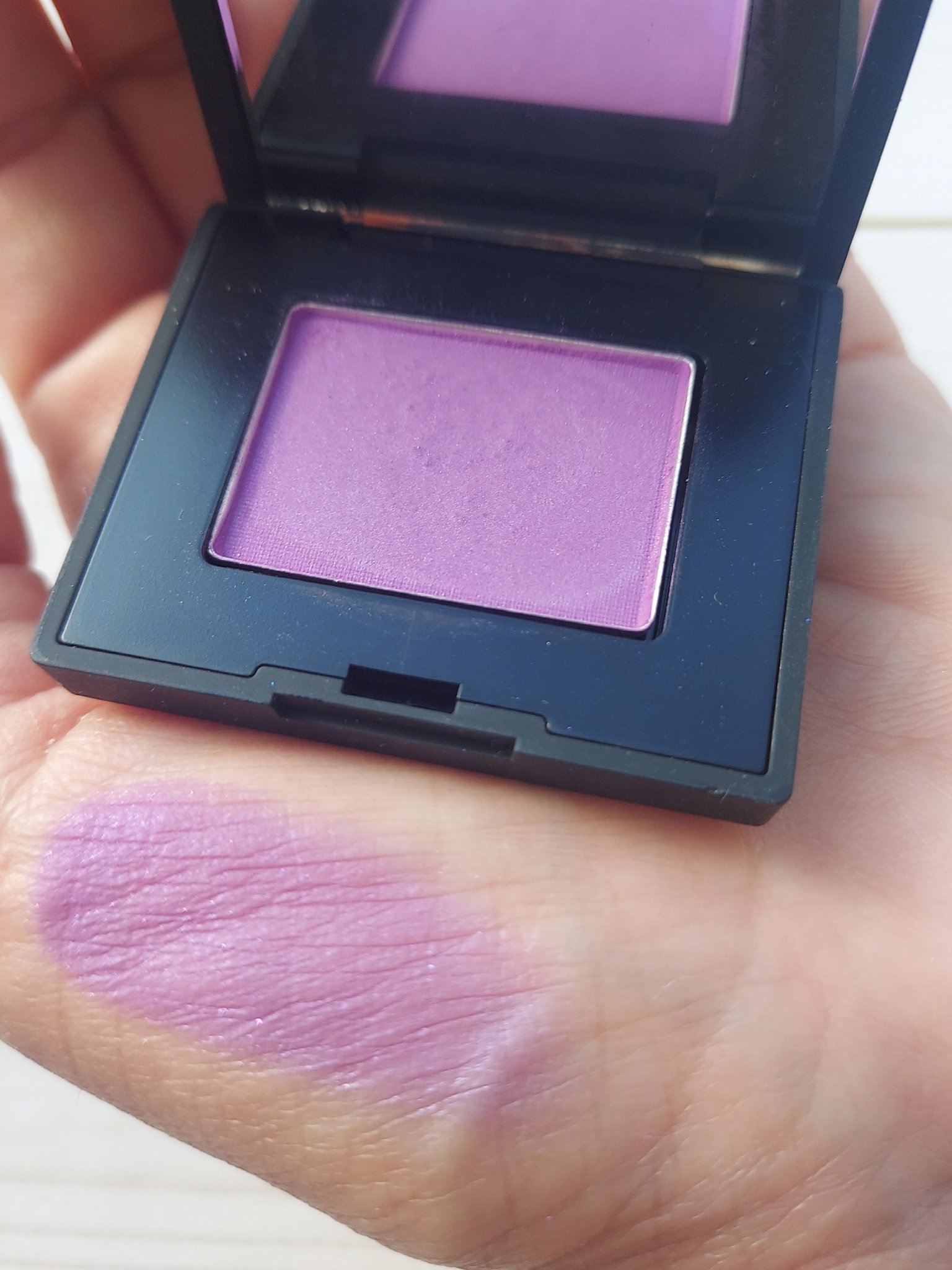 シングルアイシャドー 5357 シマリングピンクライラック/NARS/単色アイシャドウを使ったクチコミ（3枚目）