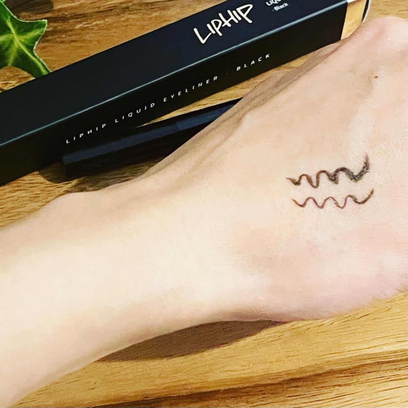 リキッドアイライナー/LIPHIP(リップヒップ)/リキッドアイライナーを使ったクチコミ(2枚目)