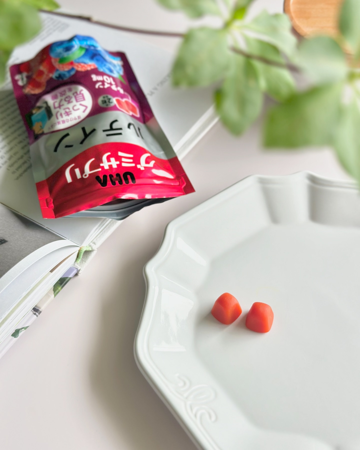 UHA味覚糖 UHAグミサプリルテイン ミックスベリー味のクチコミ「【 UHAグミサプリ 】
ぼやけの軽減でくっきり見る力を改善！　

👆スマホやPC作業で目が疲.....」（3枚目）