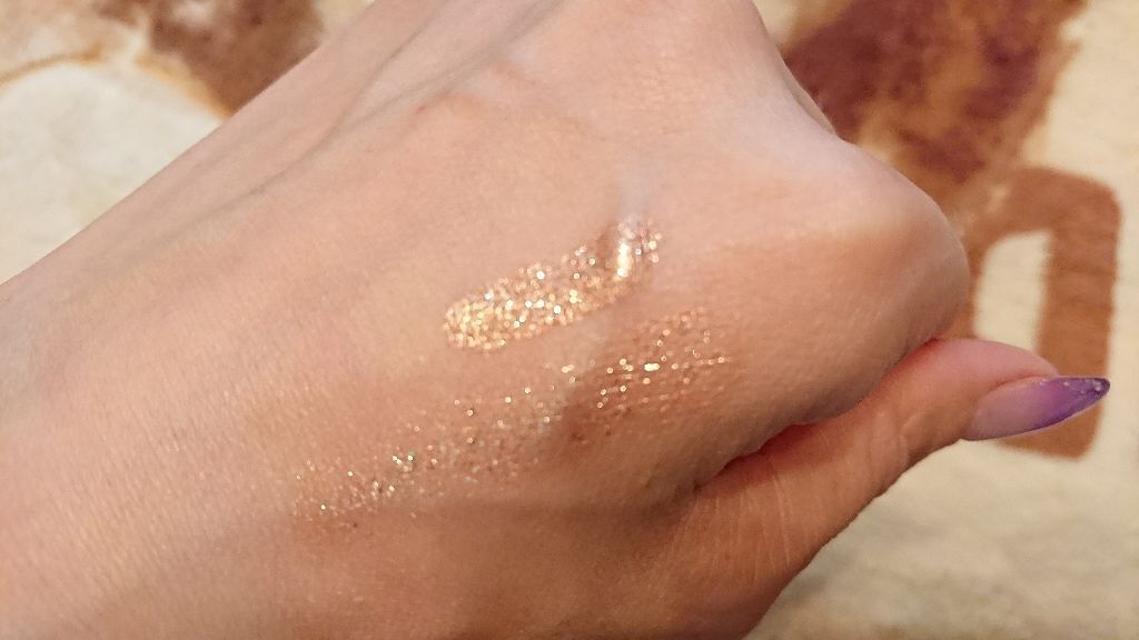 グリッター&グロウ リキッドアイシャドウ/stila/グリッターを使ったクチコミ（2枚目）