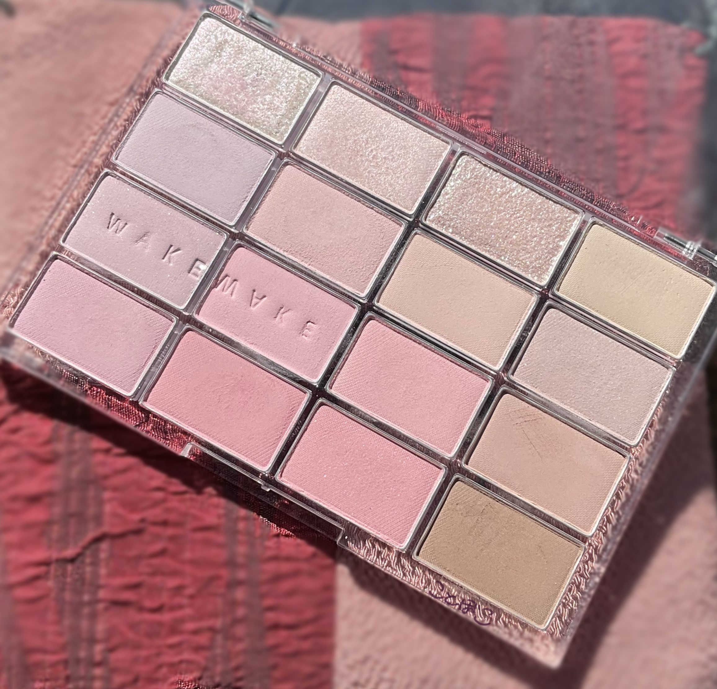 ソフトブラーリングアイパレット 04.ラベンダーブラーリング/wakemake/アイシャドウパレットを使ったクチコミ（1枚目）