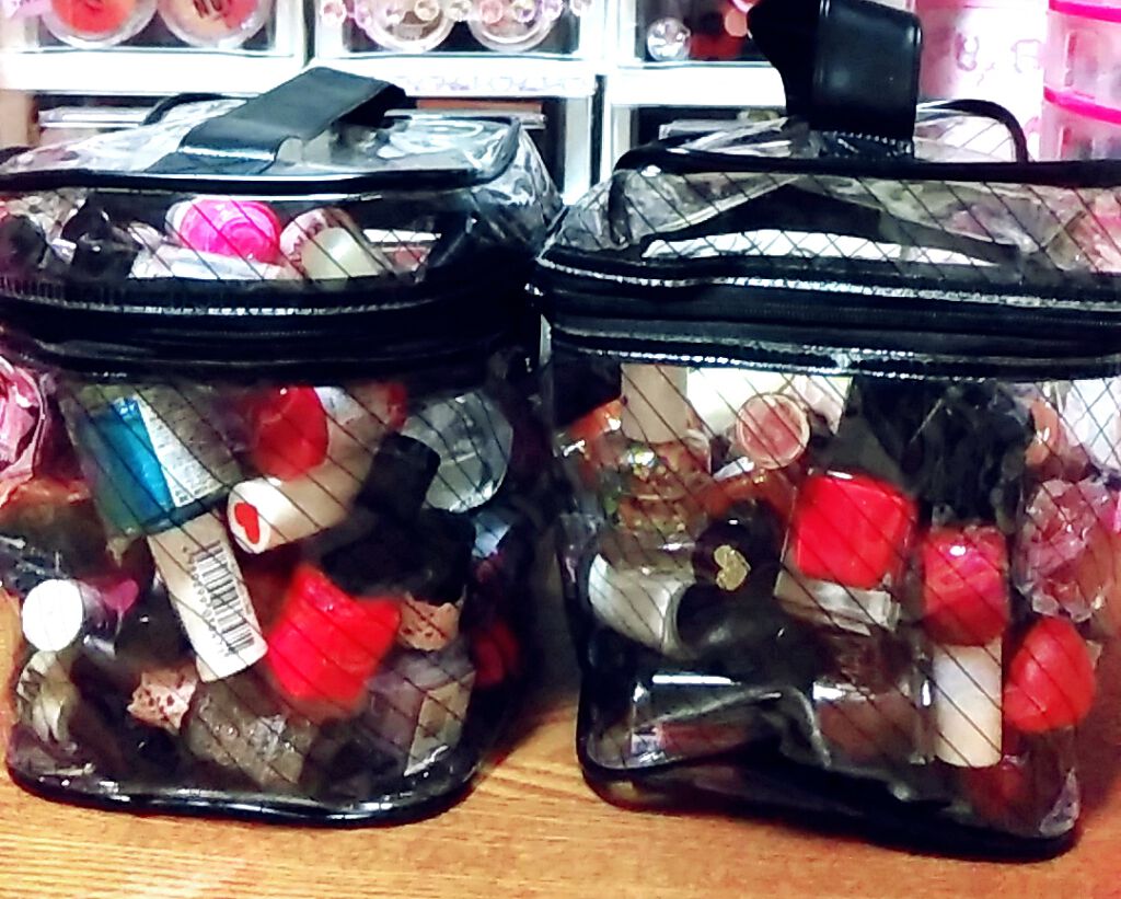 ザカロットあやめ on LIPS 「ダイソーの大きめなコスメポーチにマニキュア収納❤️❤️❤️..」(4枚目)