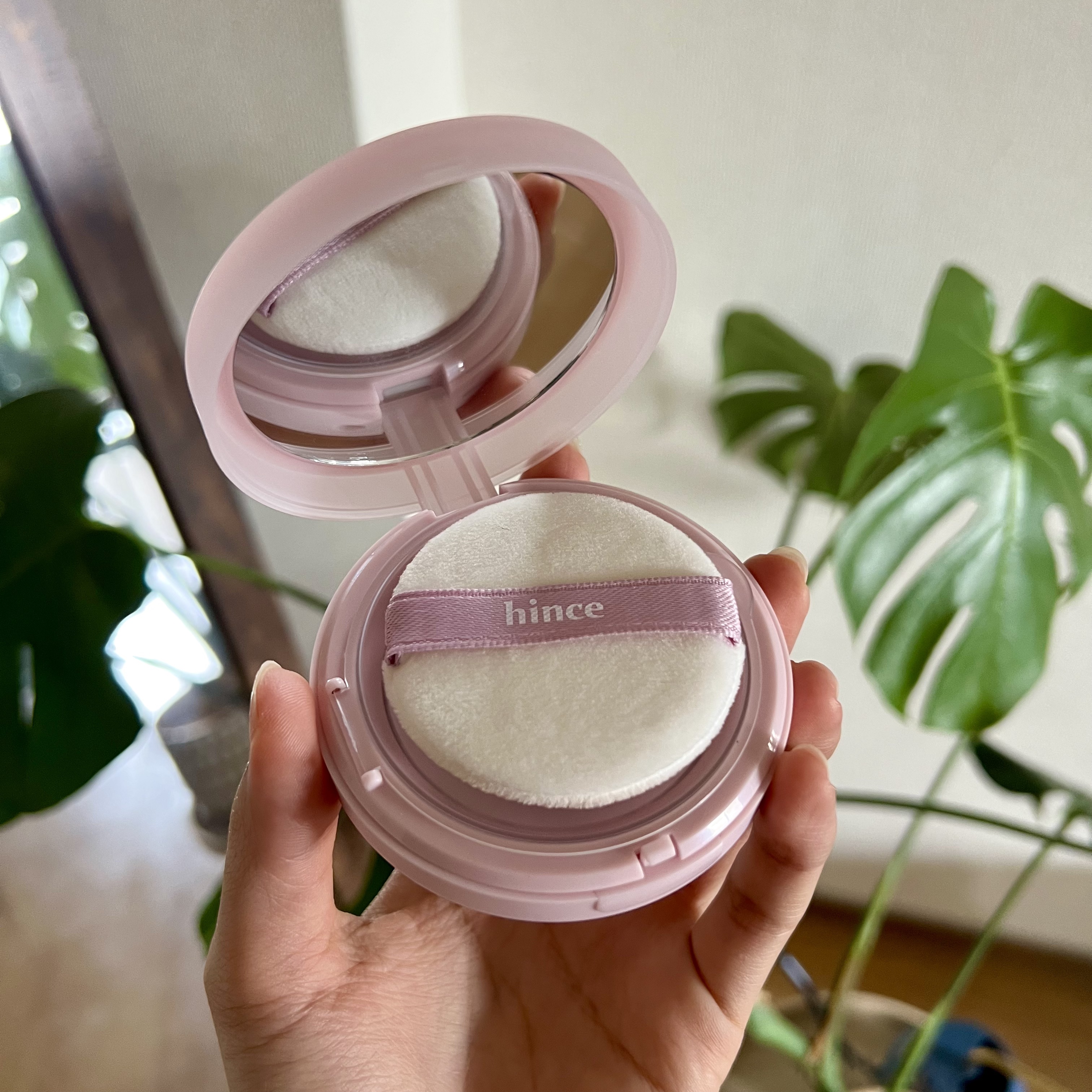 セカンドスキンエアリーパウダー/hince/プレストパウダーを使ったクチコミ（2枚目）