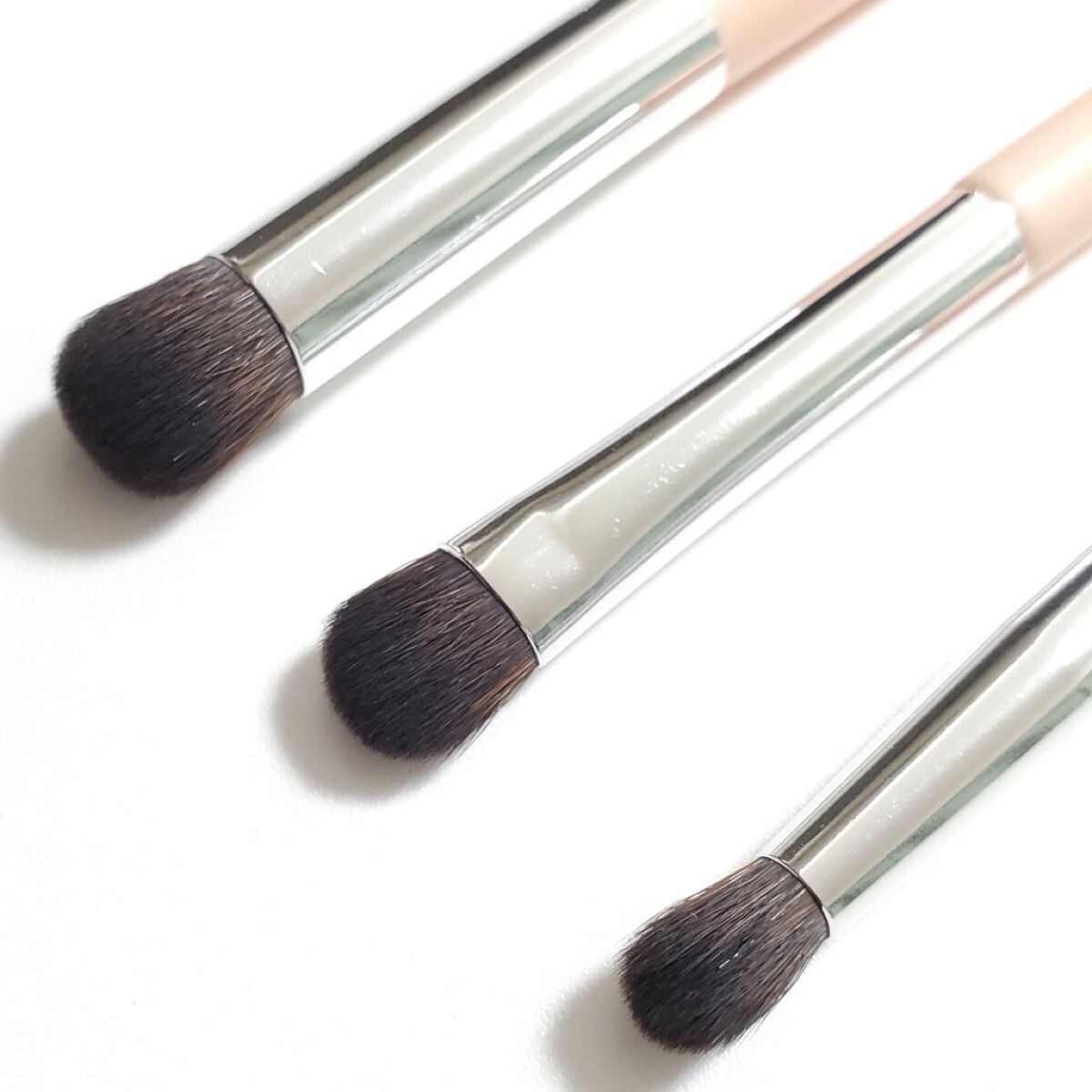 Kirei&co. アイシャドウ・ポイントメイク用メイクブラシ のクチコミ「Kirei&co.
アイシャドウ・ポイントメイク用メイクブラシ

3本で500円のプチプラメイ.....」（3枚目）