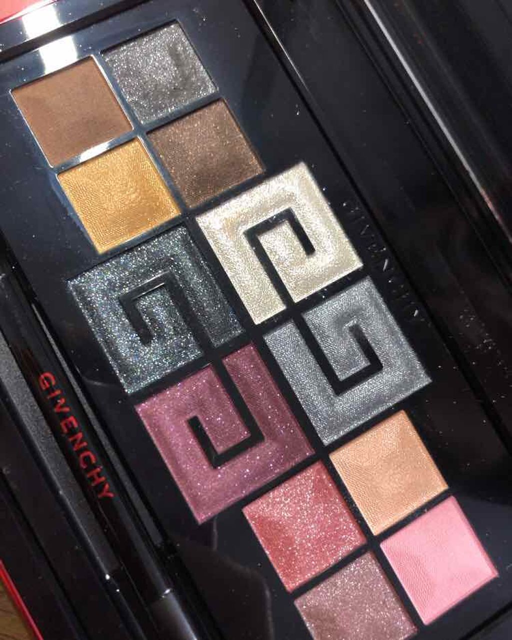 Givenchy レッドエディションアイシャドウパレット