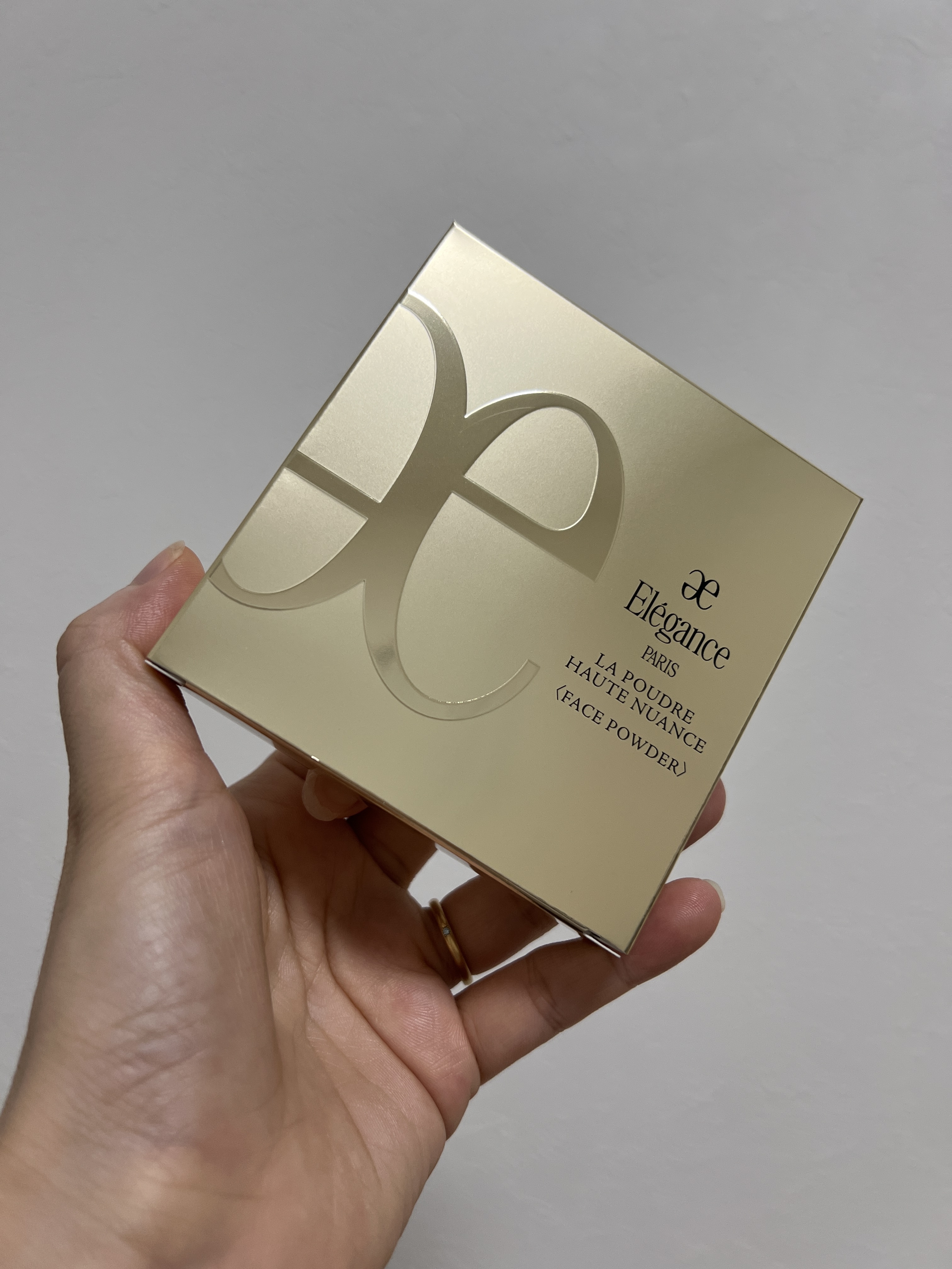 ラ プードル オートニュアンス I エレガント/Elégance/プレストパウダーを使ったクチコミ（2枚目）