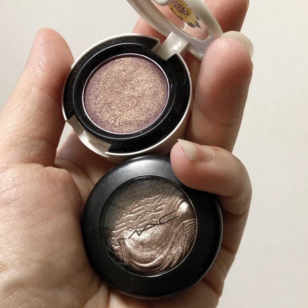 スモール アイシャドウ シェール/M・A・C/単色アイシャドウを使ったクチコミ（2枚目）