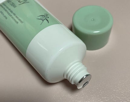 DAISO ハトムギハンドクリームのクチコミ「【使った商品】
DAISO ハトムギハンドクリーム
【商品の特徴】
■日本製
□50g入税込.....」(2枚目)