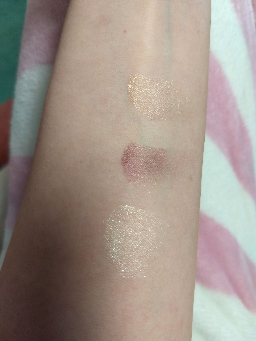 グロウ アイヴェール/ESPRIQUE/リキッドアイシャドウを使ったクチコミ(4枚目)