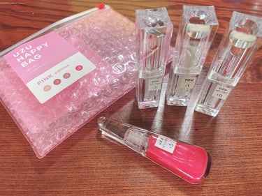 UZU Happy bag   ¥1,980

pink edition
リップスティック ±0CLEAR
リップスティック +3 coralpink
リップスティック +1 pinkbeige
リップ