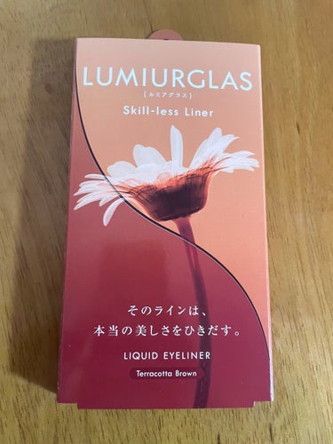 最初、結構茶色いな、浮かないかな？！と心配になりましたが、普段ブラウン系のアイシャドウを使うことも多いので、重ねてみると馴染んでとってもいい感じでした。
ちゃんと存在感があってオシャレ🧡
マスカラも合いそうなカラー買おうって思いました！
写真はわかりやすく太く線を引きましたが実際は細い線も描きやすいので使いやすいと思います。

#プレゼントキャンペーン_LUMIURGLASの画像 その0