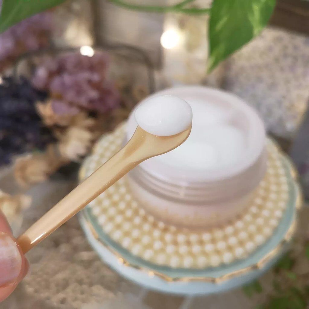 コラリッチ 薬用美白・シワ改善オールインワンジェルのクチコミ「コラリッチは青汁でお馴染みのキューサイが手掛けている商品なんです🎵
青汁とコスメはなかなか結び.....」（2枚目）