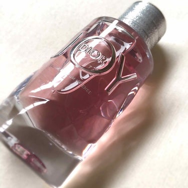 Dior JOY by DIOR - ジョイのクチコミ「誕生日にもらったDiorのJOY intenseです。

底に星の彫刻があって、光が当たると、.....」（1枚目）