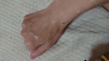 こちらDECENCIA(ディセンシア) アヤナス クリーム コンセントレートです

敏感肌用フェイスクリームです
4種の異なるオイルを配合し、肌に伸ばすととろけるように浸透します
、独自技術「ヴ