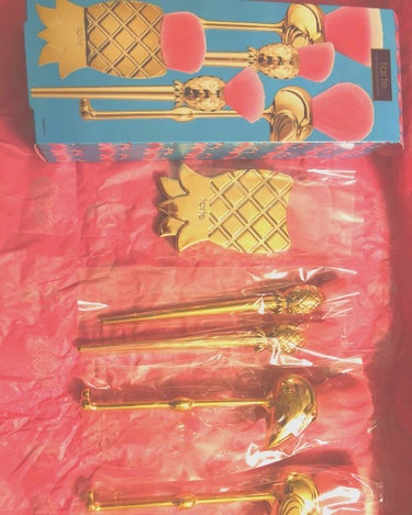 let’s flamingle brush set tarte