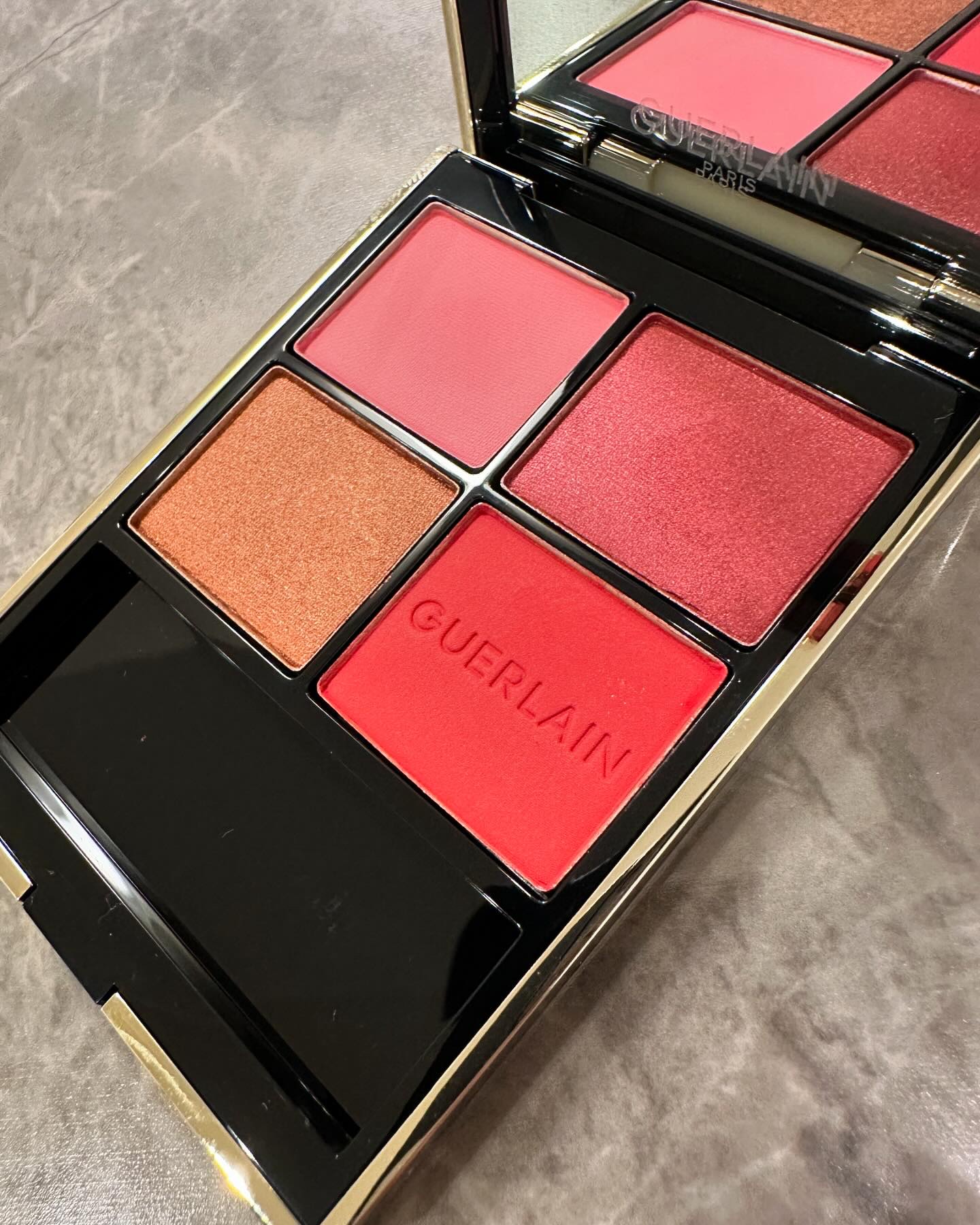 ホリデーコレクション オンブル ジェ 888 ルギャル ドゥ モワ！/GUERLAIN/アイシャドウを使ったクチコミ（2枚目）