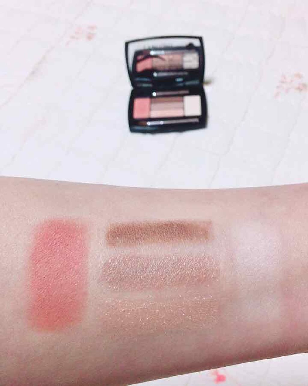 LANCOME イプノ パレット（旧）のクチコミ「ランコム アイシャドウ
イプノ パレット
DO12 パリメルヴェイユ

こちらは中にアイメイク.....」（3枚目）