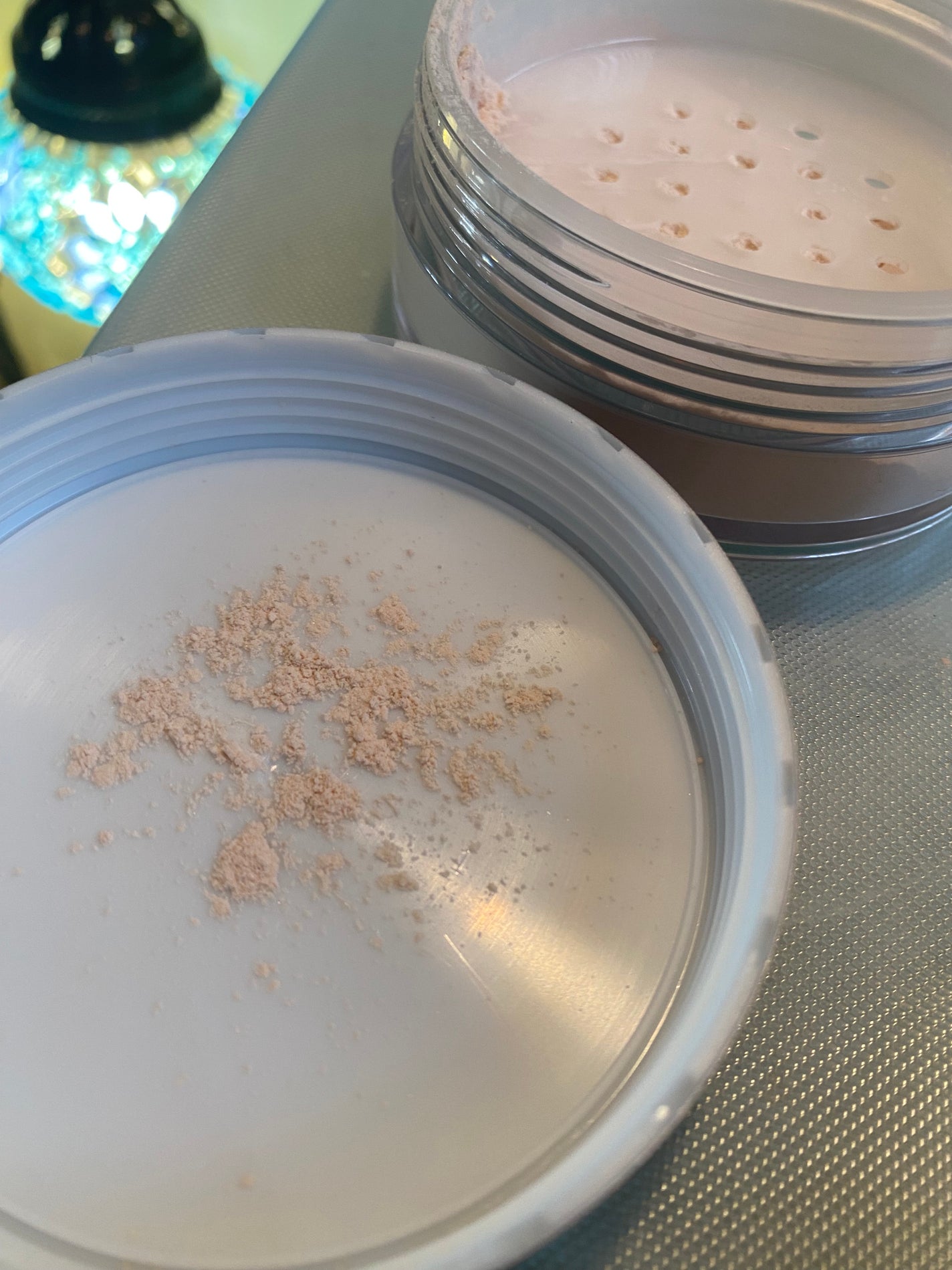 スージー エキスパート マイクロエアリーパウダーF/SUSIE N.Y./ルースパウダーを使ったクチコミ(3枚目)