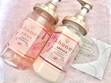 ♡&honey  サクラ ディープモイスト シャンプー1.0/ヘアトリートメント2.0


&honeyの限定チェリーブロッサムハニーの香りのシャンプー・トリートメントです🌸
ハニーが入っているからか、