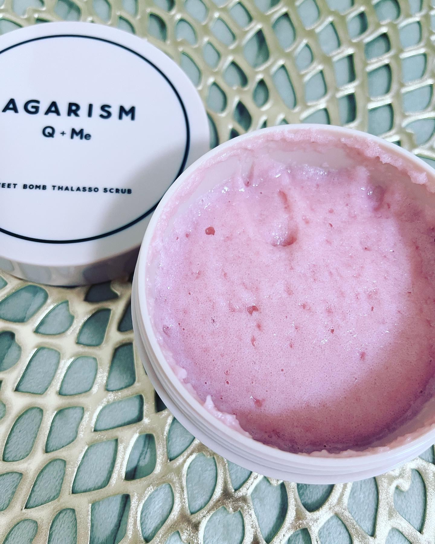 Q+Me スウィート ボム タラソ スクラブ/AGARISM/バストケア・ヒップケアを使ったクチコミ（2枚目）