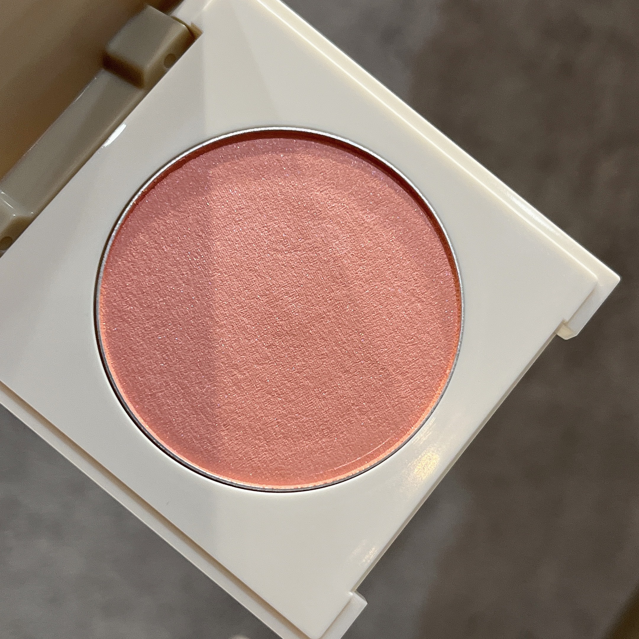 カバーマーク　ライティング カラー パウダー 02 コーラル/COVERMARK/パウダーチークを使ったクチコミ（2枚目）