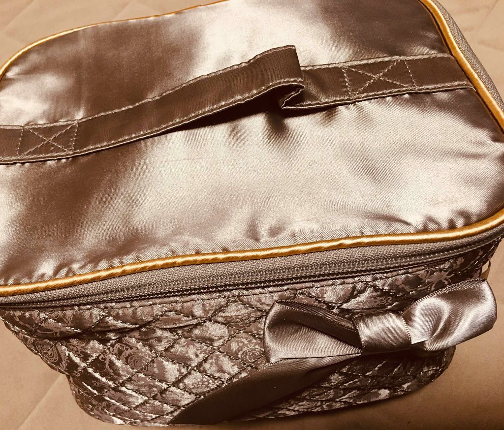 みお on LIPS 「取り敢えずメイクボックスの紹介です♪♪中身などは後々ご紹介して..」(2枚目)