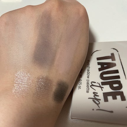 ハル on LIPS 「一目惚れして購入したアイシャドウパレット。めちゃくちゃかわいい..」(5枚目)