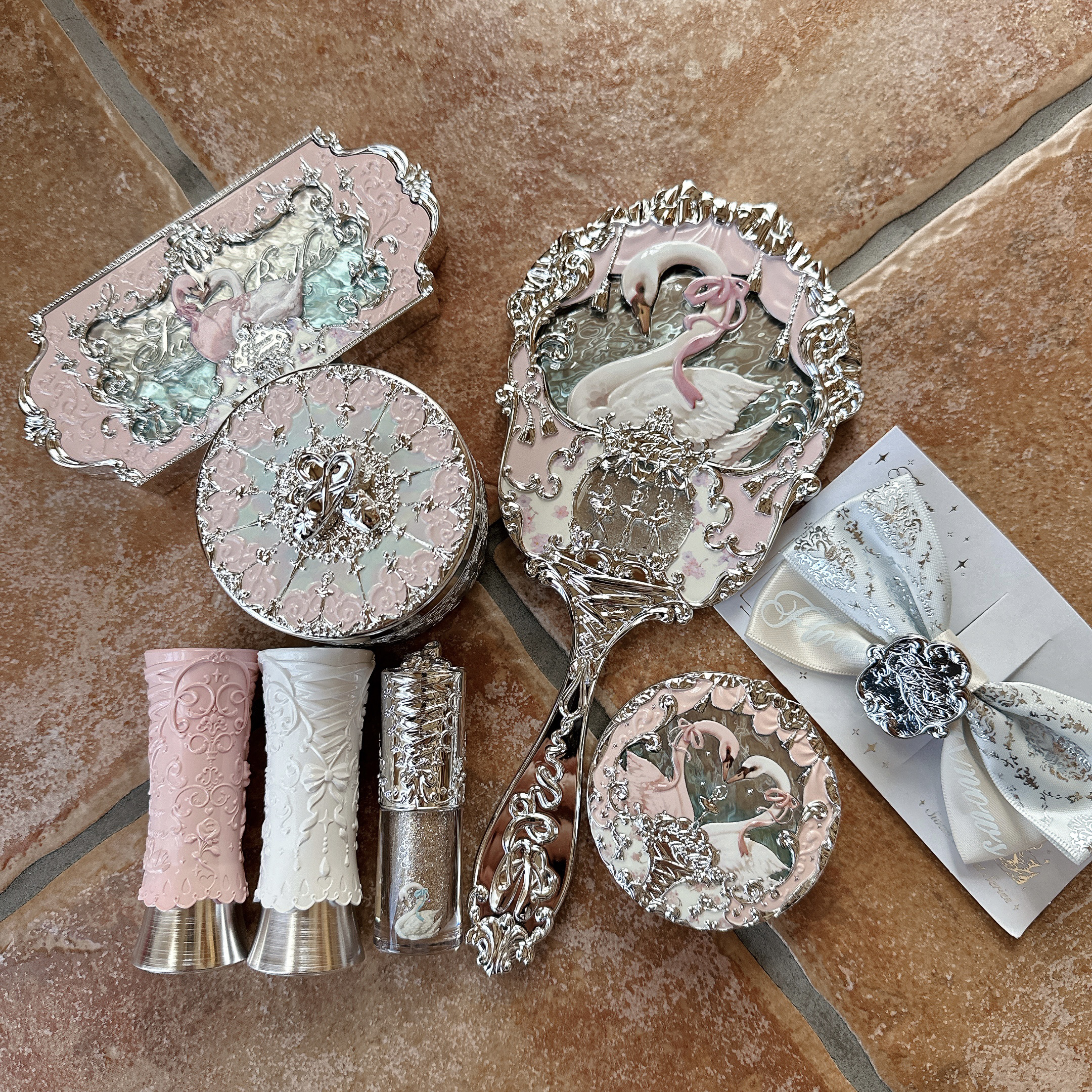 フラワーノーズスワンバレエシリーズ アイシャドウパレット