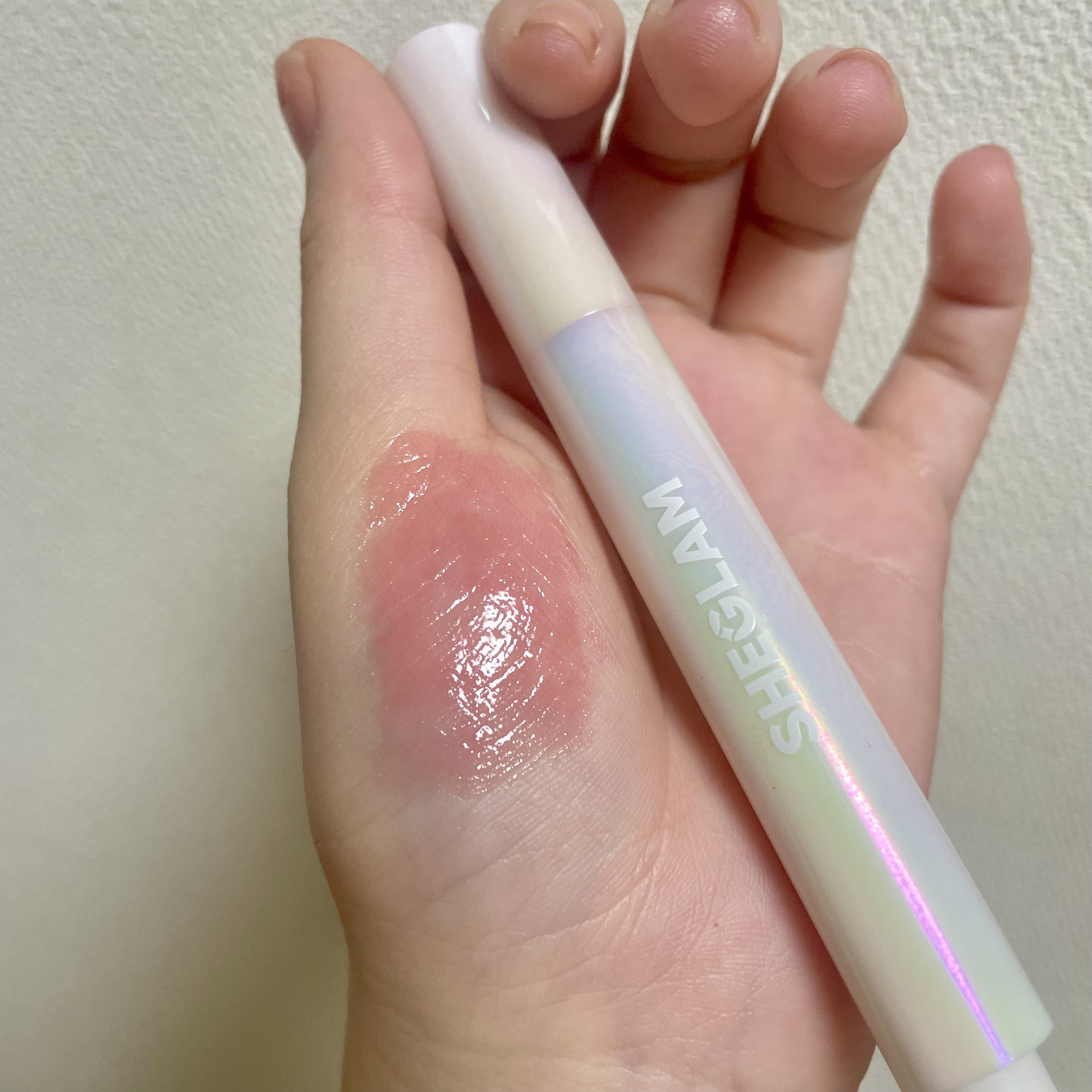 パーフェクトシャインリッププランパー ピンクフラミンゴ(Pink Flamingo)/SHEGLAM/リッププランパーを使ったクチコミ（3枚目）