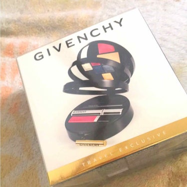 GIVENCHY グラマー オン ザ ゴールド トラベル メイクアップ パレットのクチコミ「
GIVENCHYのトラベルメイクアップパレット
免税店で購入😊✨
勿体なくって開けれない（笑.....」（1枚目）