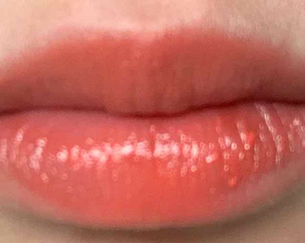 ラスティンググロスリップ/CEZANNE/口紅を使ったクチコミ（2枚目）