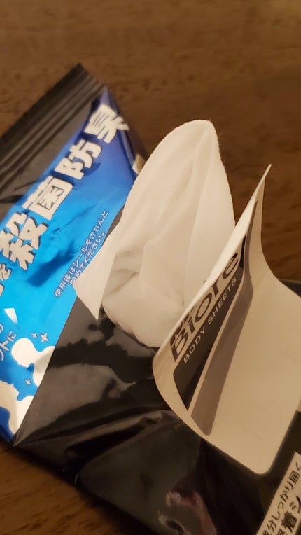 メンズビオレ 薬用デオドラントボディシートのクチコミ「【使った商品】
メンズビオレ
薬用デオドラントボディシート
しっかりした大きめシートで、背中.....」(3枚目)