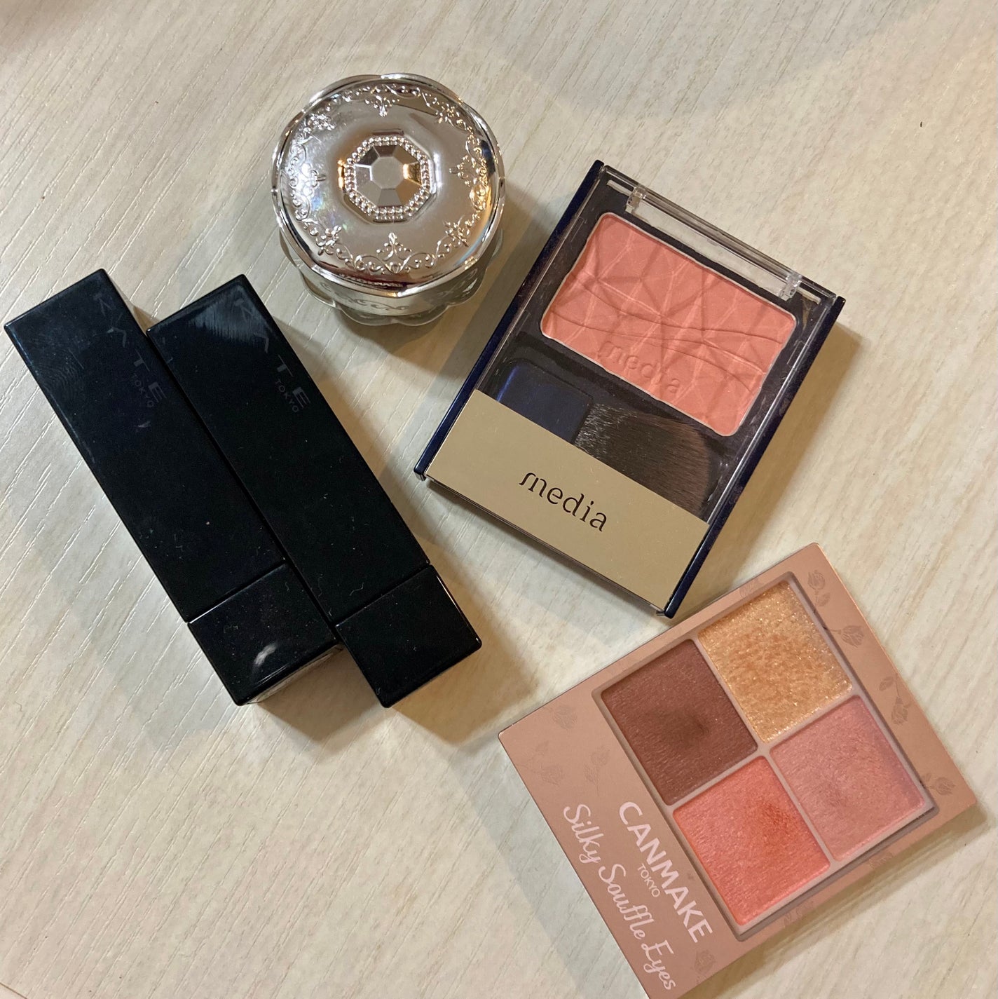 ブライトアップチークN/media/パウダーチークを使ったクチコミ(1枚目)