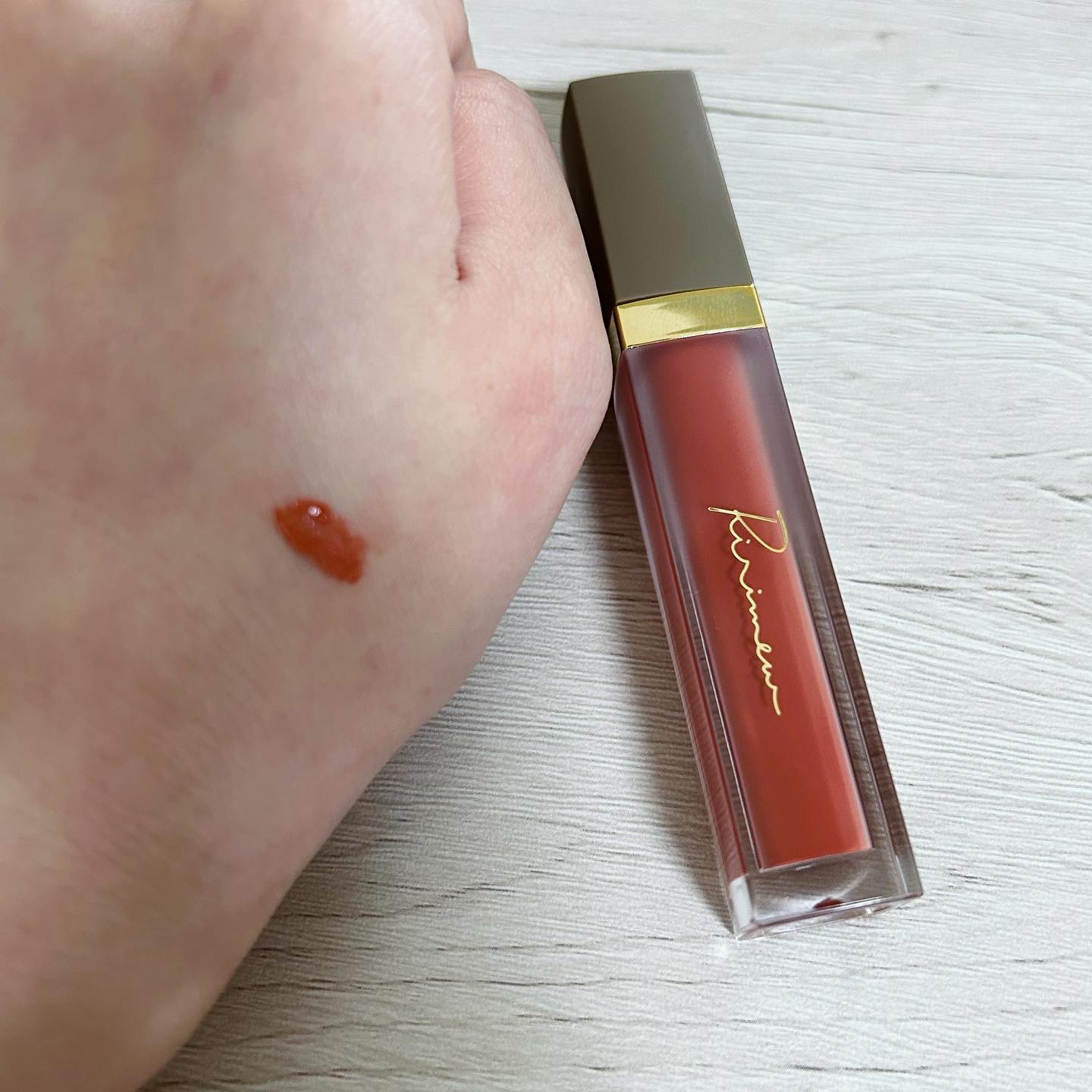 
▶︎ririmew様のミューテッドシアーティント
03 リッチグァバティー

オレンジ味がある色味！
使ってみたらフレッシュで明るさがあるのに
大人っぽくも見える印象になるよ🐹
ツヤツヤ感が素敵で
落ちにくいのもいい。
ムラにもなりずら